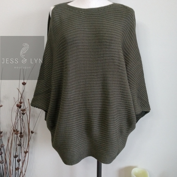 🆕 JAMESYN- Olive Oversized Boyfriend Knit Sweater w/Open Arm Detail - Picture 3 of 16
